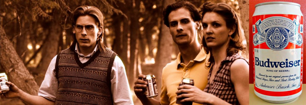 Чед рассказывает страшилку о «деревенщинах». В руках героев пиво Вudweiser.